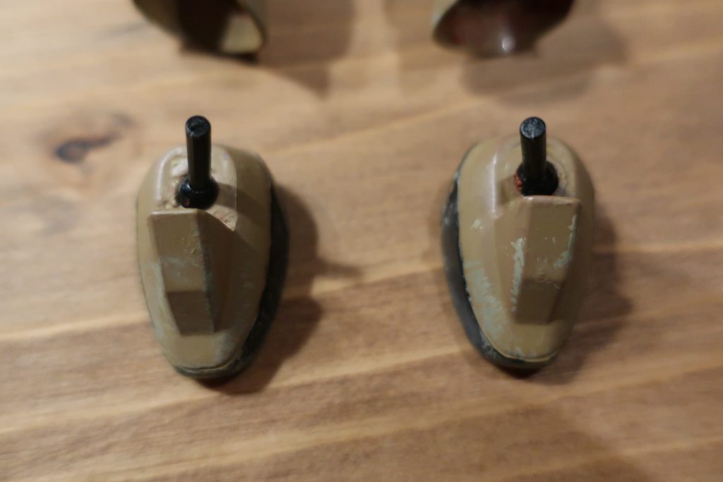 足首はボールジョイントにしています。関節はポリキャップ剥き出しだったり、可動域も今に比べると狭く、あまりポーズはとれません。腕のポリキャップのみプラ板で隠しています。他は塗装して誤魔化しました。