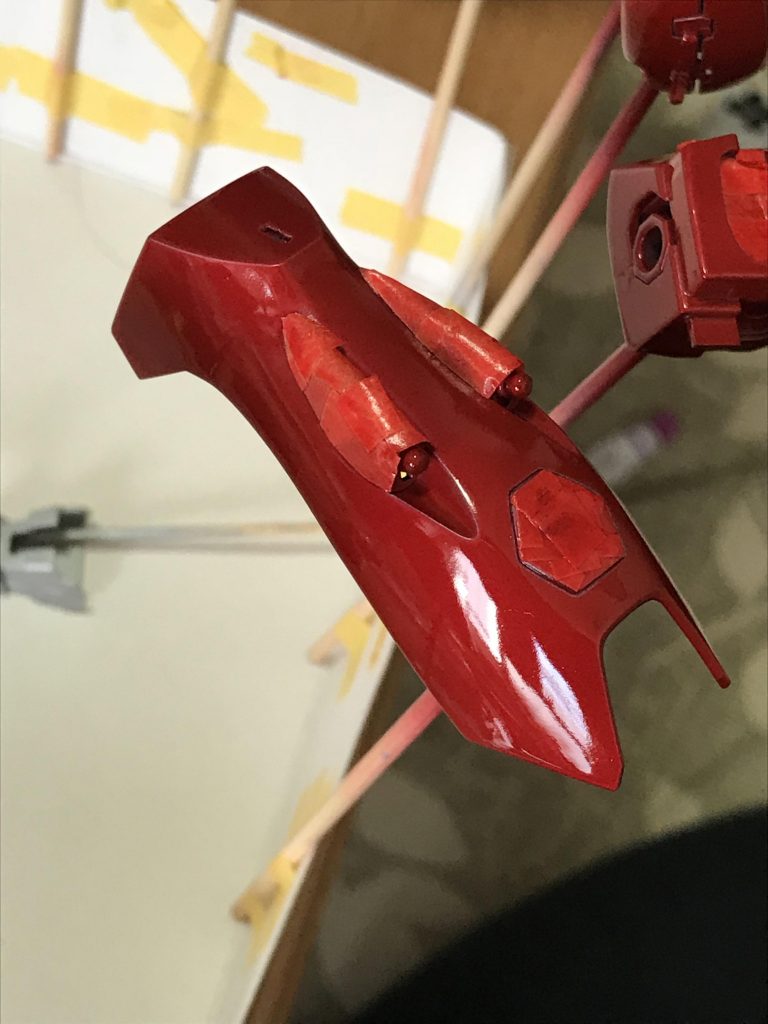 シルバーをベースに、クリアレッドを2〜3度重ね吹きして色を深くしています。