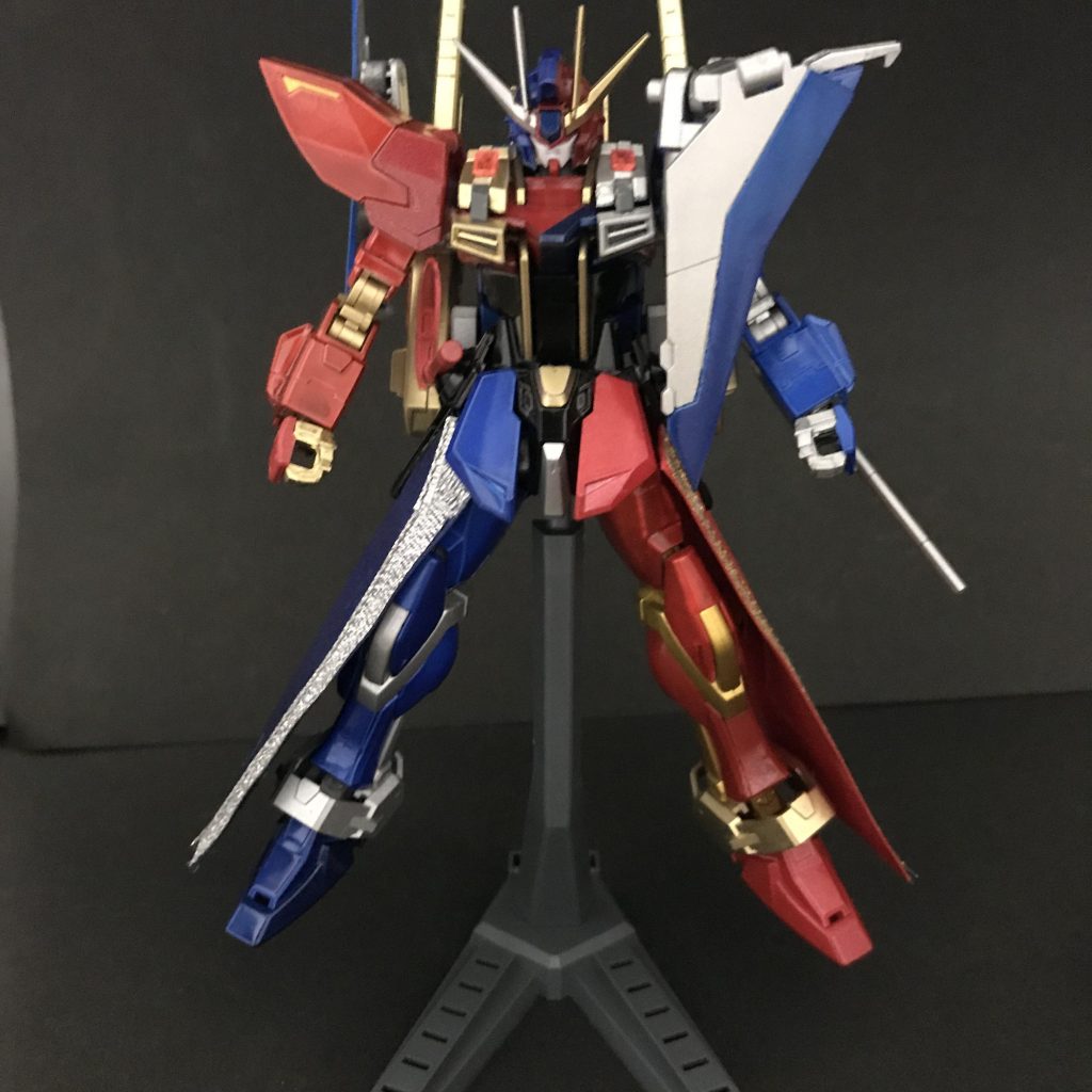 全身。
なるべく赤と青が同じくらいの比率になるように気をつけました。
ただクローズ側の方が装飾が多くなったのであえてビルド側には足さずアシンメトリーにしました。