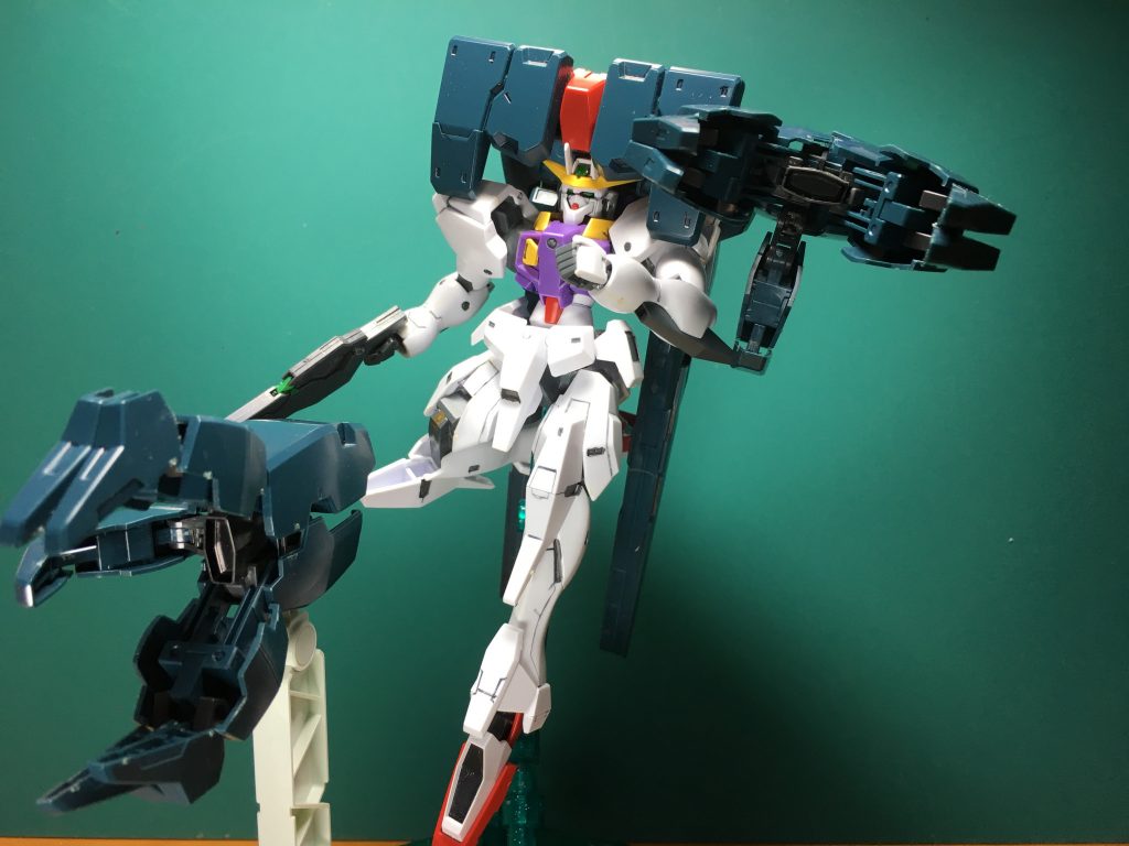 　キット付属のベースでは高さ不足なので、クロー展示の時はアクションベースなどを使うとより飾りやすいでしょう。