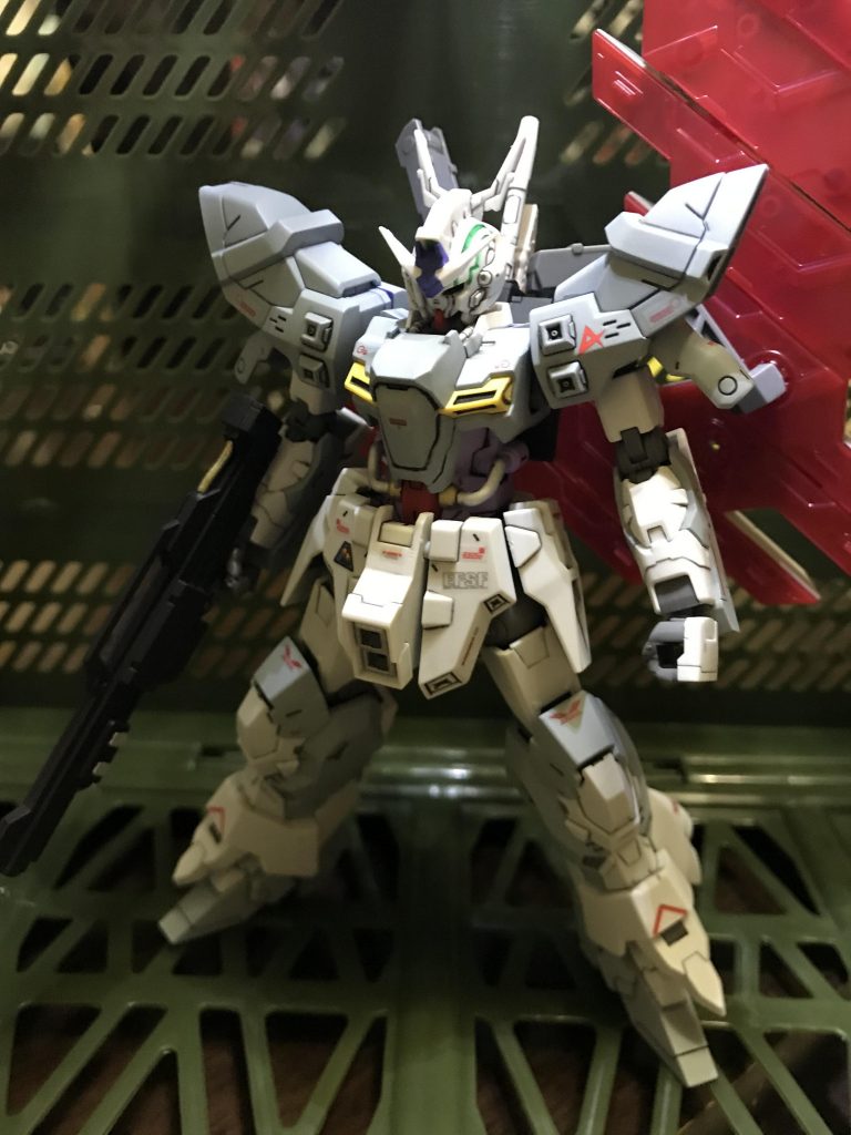 劇中ではアムロが撃墜したので乗るわけないっすね😭