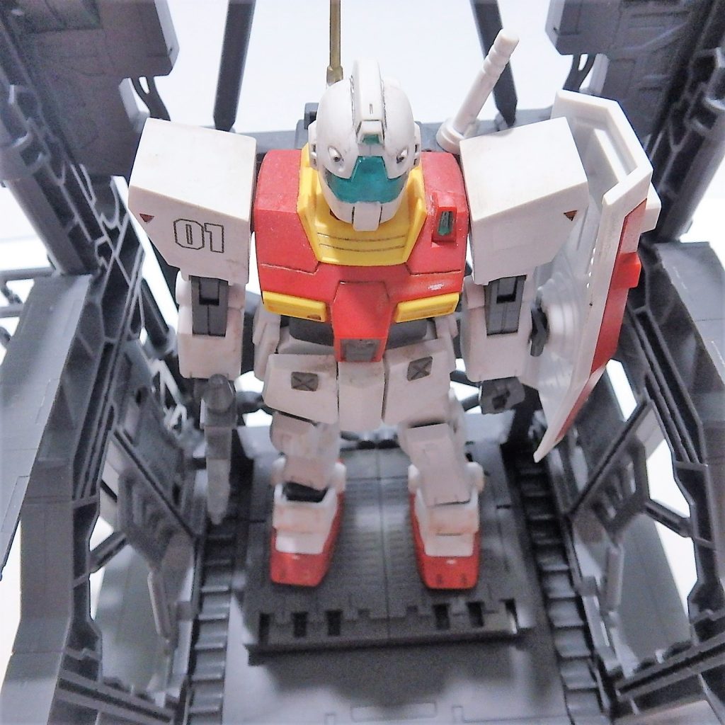 胸の上に筋彫りを追加してます。