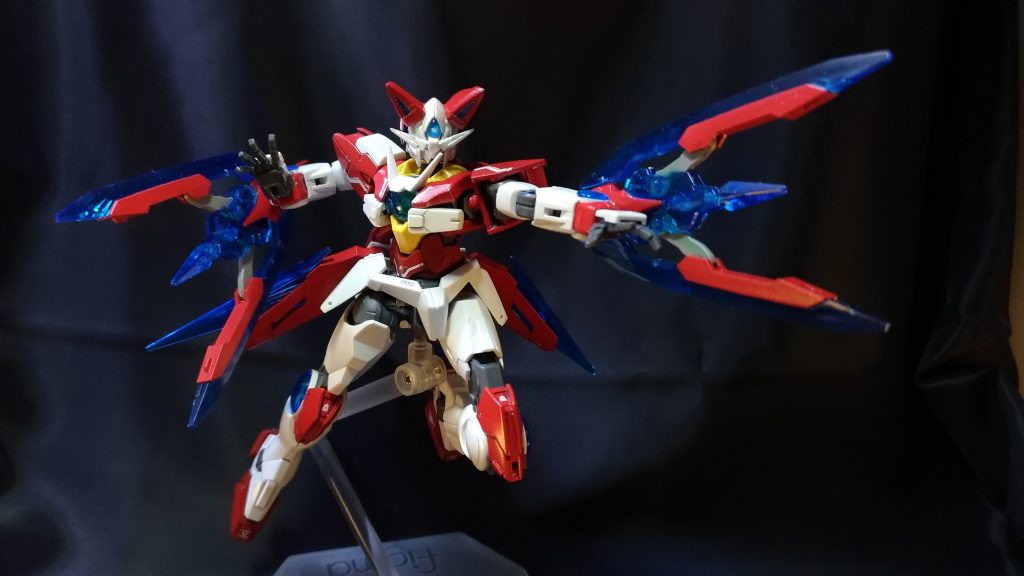 前腕部にもネオジム磁石仕込んでますのでシールドビットをくっつけて武器にもなります。