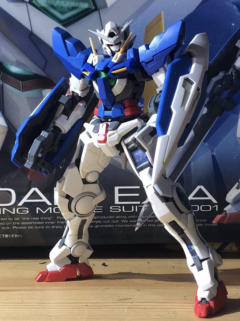 全体的にやっぱりスミ入れ薄いですねぇ…


基本は素組みですが、濃い方の白色は塗り直しています。グランプリホワイトにニュートラルグレーを少量混ぜてます。