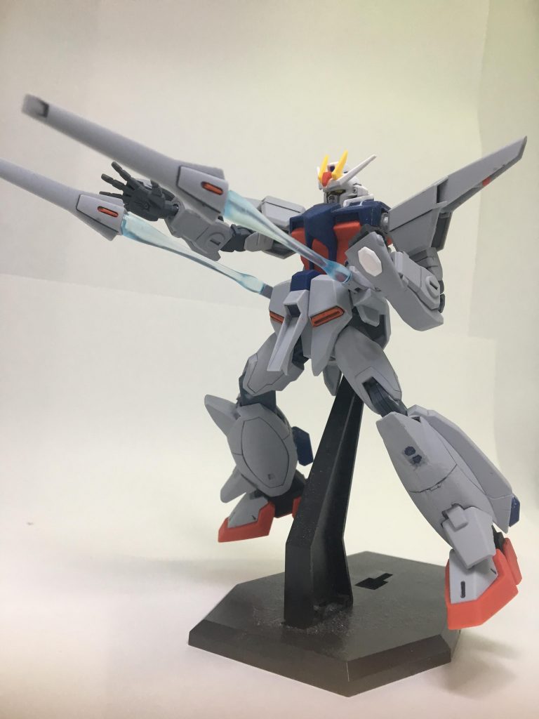 腰のドラグーンで敵を牽制!
相手を自身の攻撃しやすい場所へ誘導します!!