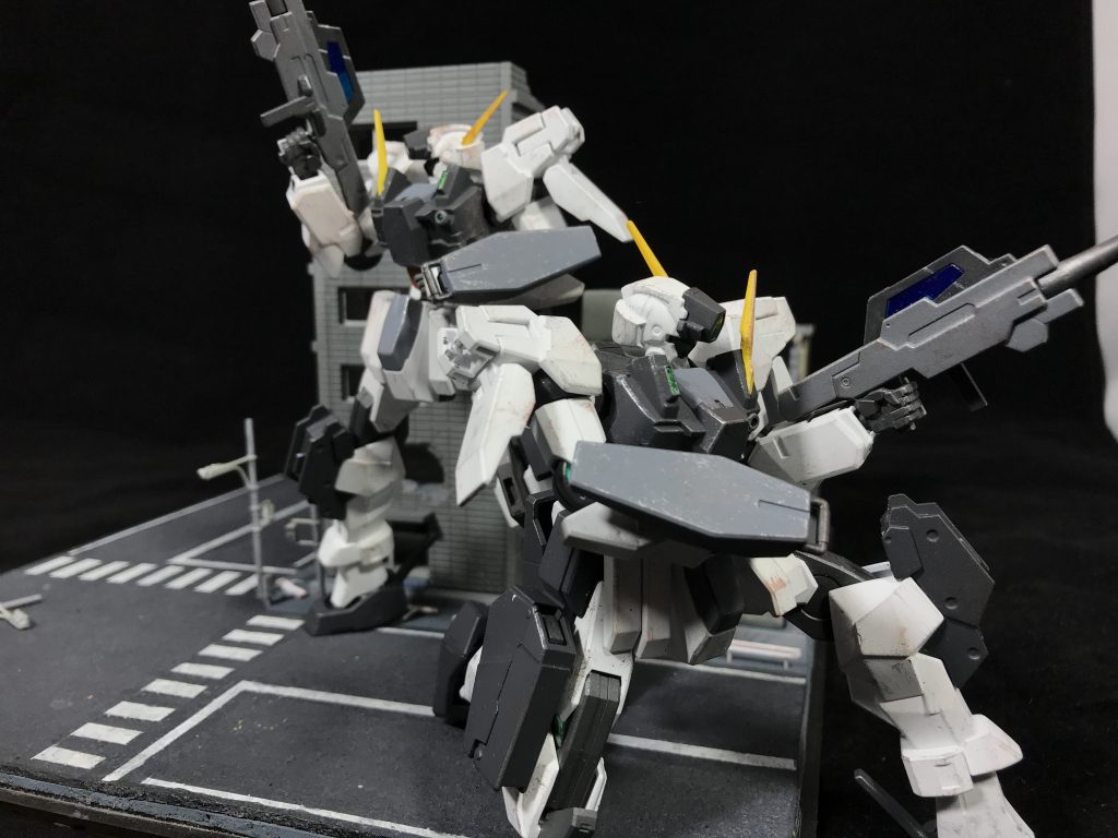 ## [装備・運用思想]
武装はケルディムサーガ・スロウンズと共通のものが使用可能であるが、セラディム専用装備としてセム用に開発されたものを発展させたGNバックラーを装備する。

開発段階でセラディムには前衛役を務めることが期待されていたため、至近距離での戦闘も想定されており、GNバックラーにはビームサーベルを発振させる機能が追加されている。