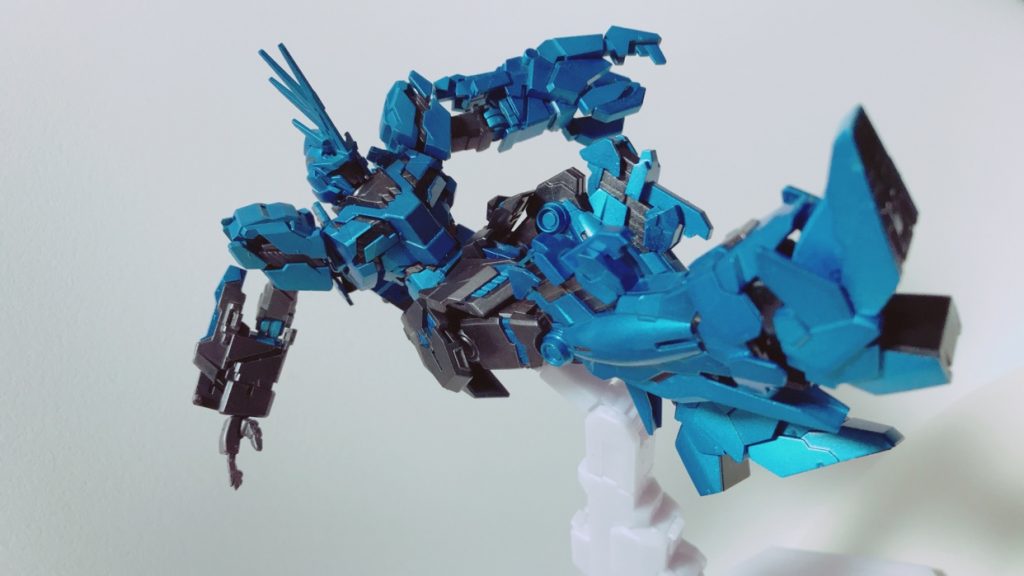 グリスブリザードのライダーキックを再現したかったのですが股関節の形状的に難しかったです(￣▽￣;)