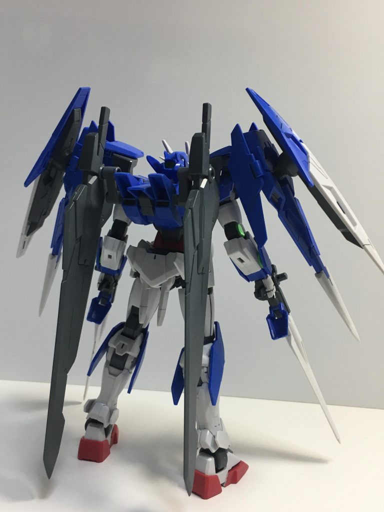 バックショット
ダイバーエースユニットからウェポンラックに変更されGNバスターソードを装備した