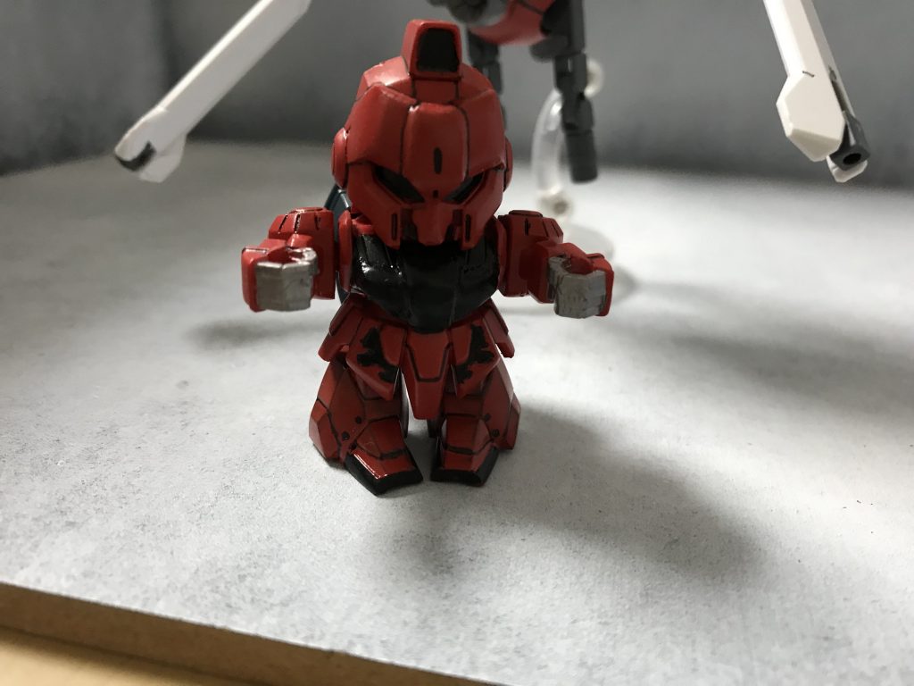 足を内股にしないと乗れません。