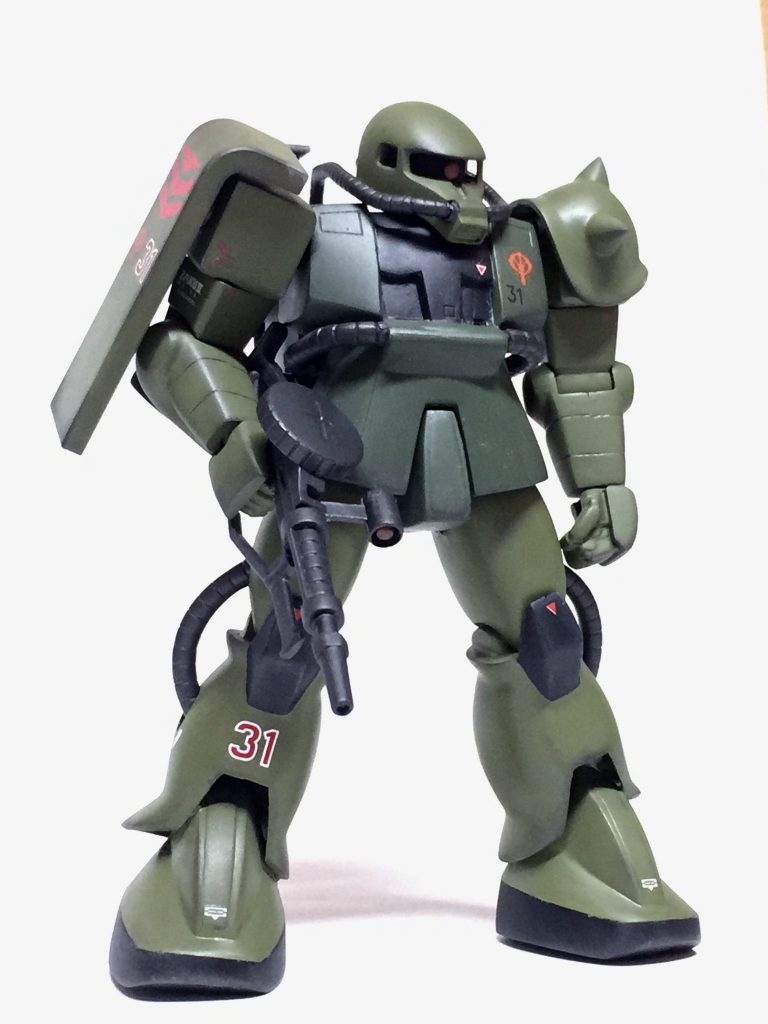 少し右斜めにずらして。
今回は素立ちでほぼ固定してしまっているので、ブンドドはできなくなりました。頭も動力パイプが胴と繋がってる都合上、やっぱり固定に。