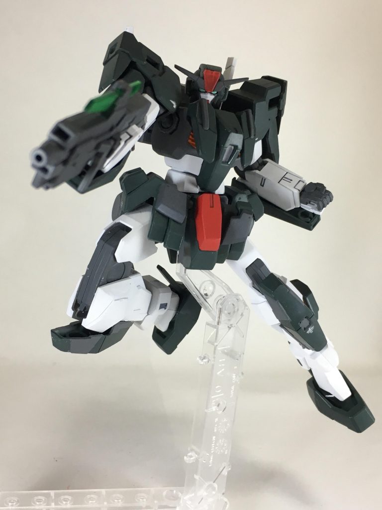 もともと狙撃というよりも、乱れ撃つことが多いイメージの機体だったので、砲身の数を増やして、そのイメージを強化する形で作りました。