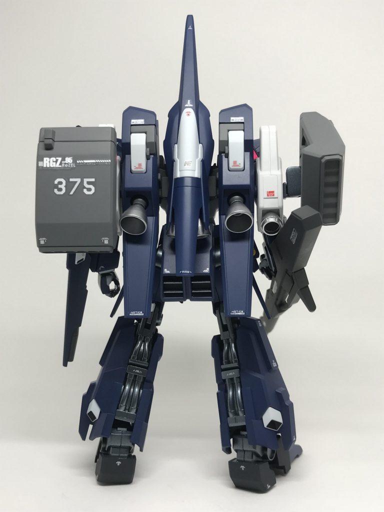 ミサイルポットは可動する様になってます。
脳内設定では敵機を自動補足する機能が
備わっていると言う設定です。（勿論 手動
切替も可）