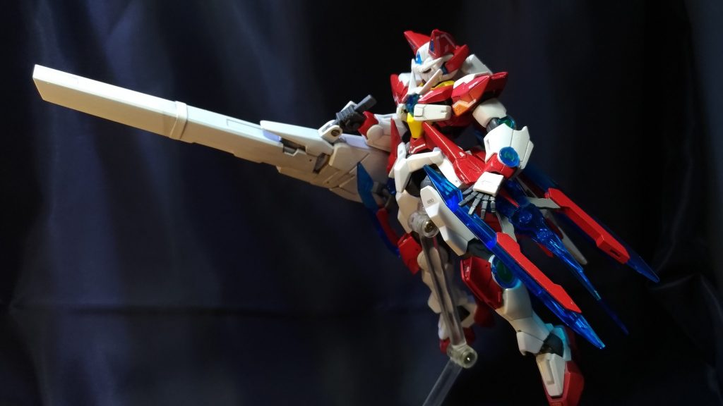 唯一の手持ち武装は長物。
00QINLの基本運用としては、高速移動により射撃地点に到着後、大型火力砲による超長距離射撃を行い、ELSを地球に近づける前に殲滅する事が計画されていたが、超長距離にて大型ELSを打ち抜く程の威力を実現すると、継戦能力犠牲になる事が発覚し、INLの開発プランはとん挫した。
ちょっとレイアウト的にディープストライカーっぽくないです?ね?