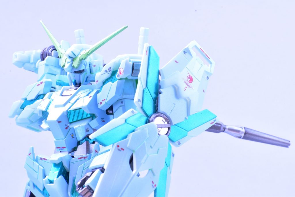 前面及び盾のアップショットです。