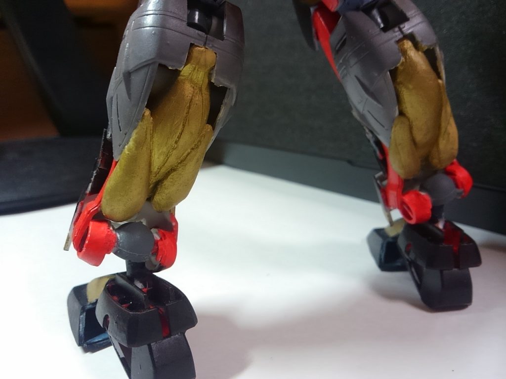 腕部や脚部の背面には、魔獣