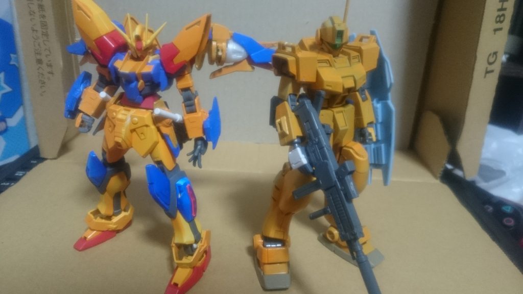 ラストは千歌ちゃんの新旧搭乗機のツーショット。ジムサンシャインと同じブリリアントオレンジで塗装したはずなのですが、明らかに色味が違うんですよねw