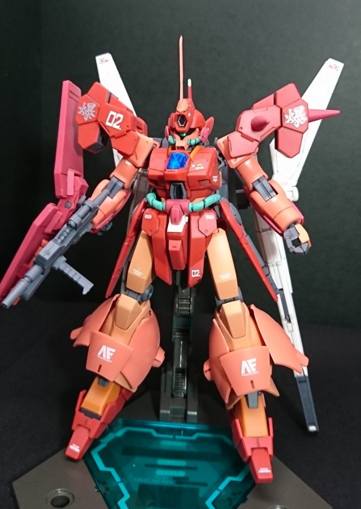 正面から
アンテナ、腕、足の外装、シールド、肩のスパイクなど、マラサイと判別できるように特徴のある部分をチョイスしています。
緑色のパイプのおかげでマラサイ感がアップしました(^-^)