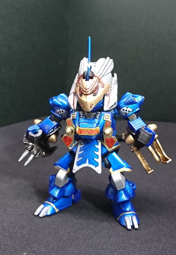 正面から
頭と胸はBB戦士ケンプファー、肩・腰・足は甘寧ケンプファー、SDCSザクの胴体、LGBB殺駆頭の腕を使用しました。
忍者の設定なので、あえて肩鎧は付けてません。
カラス天狗のような頭のパーツが大きくてモノアイが見えない💦