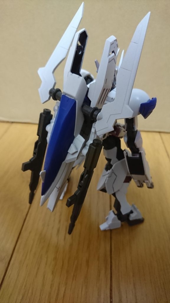 ベースはフラウロスで、バルバドスをミキシングしています。頭部カバーになる部分は見ての通りメテオホッパー、ブレードはポータントフライヤーからいただいております。