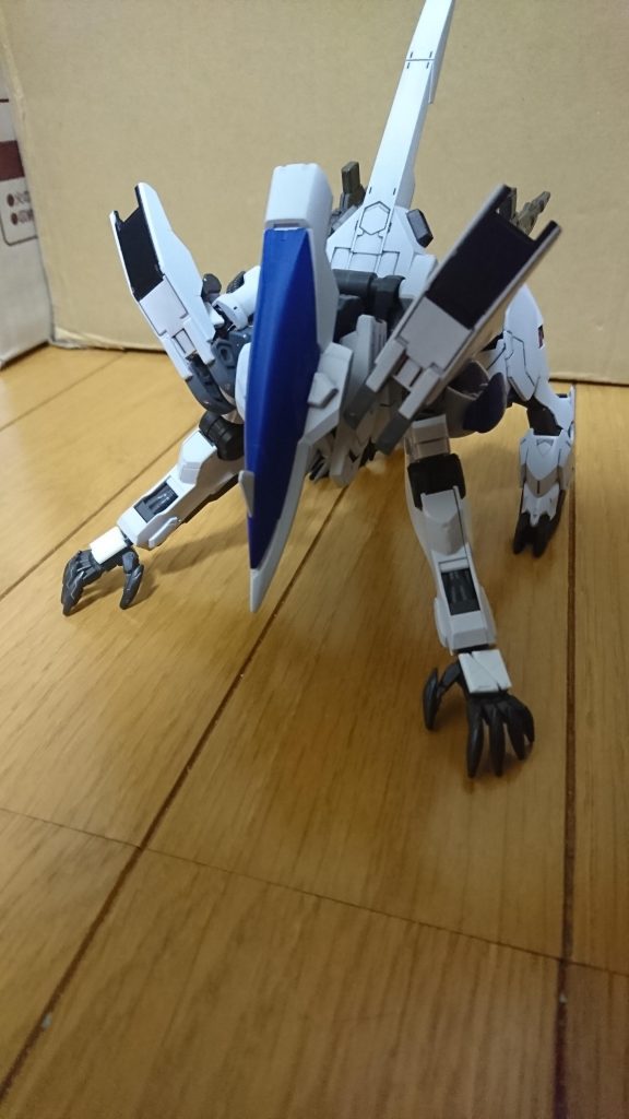 MA形態。イメージ的には某一狩り行く奴の黒蝕竜。