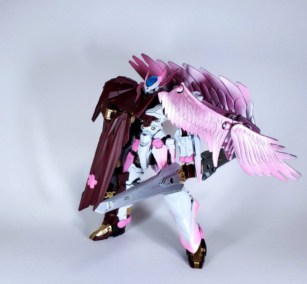前面
ガンプラ自体は桜柄塗装です、ノーネイムライフルは元のカラーリングに近い配色、