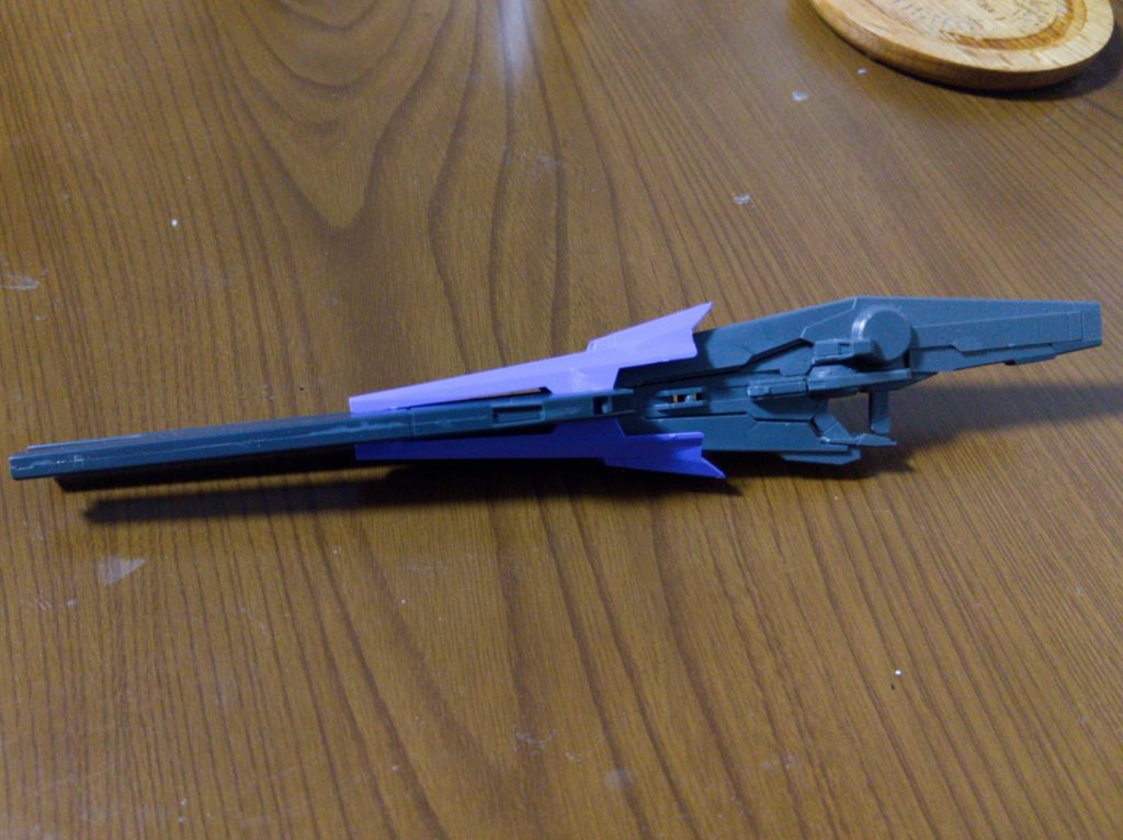 GNハイメガランチャー製作途中。
本体の写真をTwitterに上げた所、「ガデッサの強化型なのに砲撃性能強化してないじゃん(意訳)」というご指摘を頂きハッとなって急遽製作。