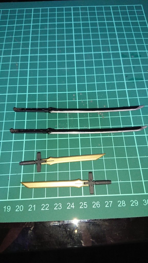 まずはメイン装備グリムゲルデのソードを刀風にしました。
後の二本はバルバトスの刀です。