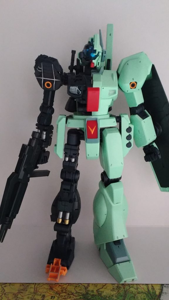 真ん中の頭と胴体は思い切って2つに割ってます