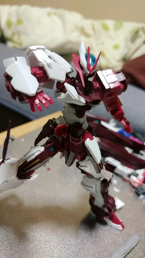 頭もアシンメトリーなのが好きなので
まぁ、パーツ吹っ飛んだだけなんですけど