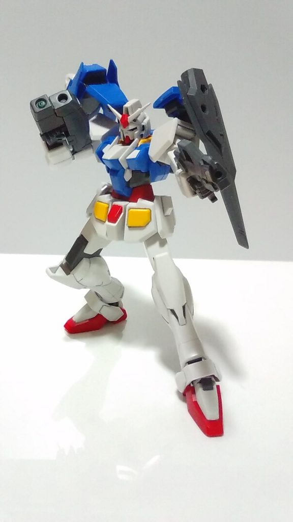 軽装状態で他のところから持って来たビームガンなどでポージング。乱れ撃つぜ!