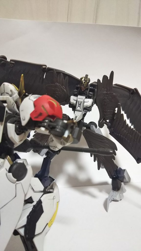 ダブルオーの時も頭部バルカンがないなんて・・・とか言ってYouTubeでロックオンvsサーシェス 刹那vsグラハム(最終)見たら一気にはまり、変なこだわりはあるものの結局、自分はガンダムが大好きなんだなぁと思います(笑)ビルドダイバーズも個人的に良作でした♪