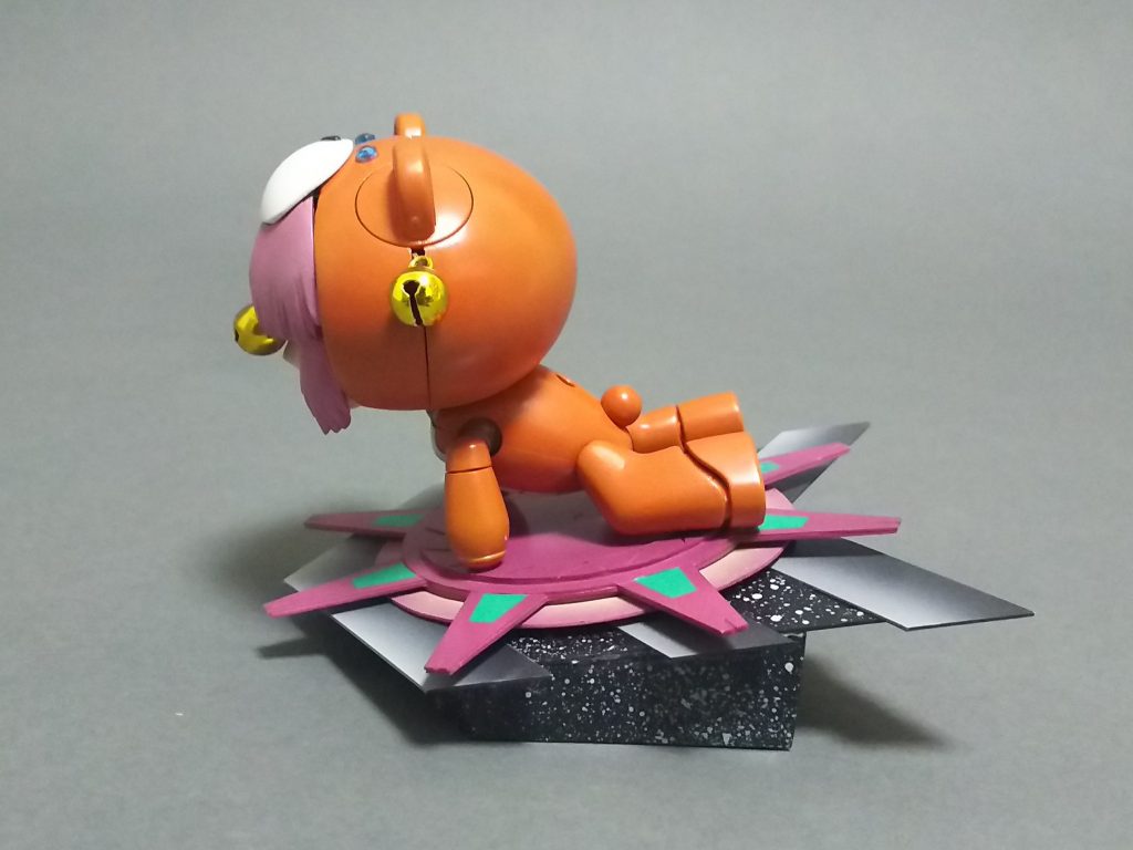 右側から