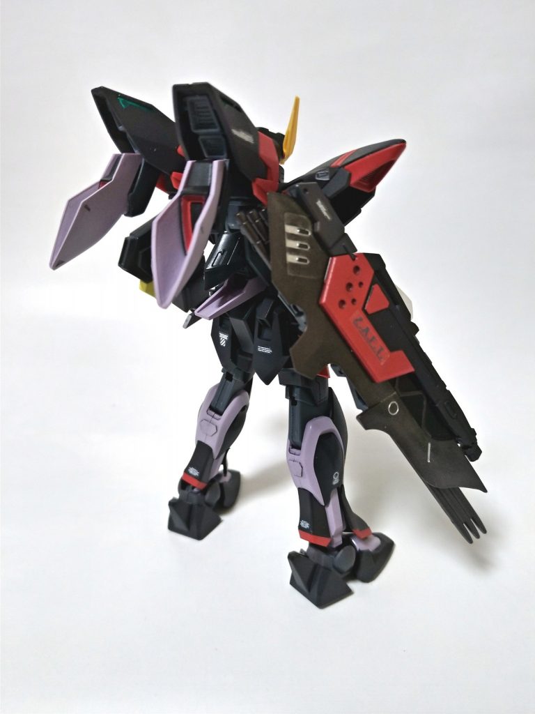 ビルドストライクにブリッツ、アストレイ天のパーツを盛りました。

ビルドストライクの肩は背部に移してバーニアの基部にしています。