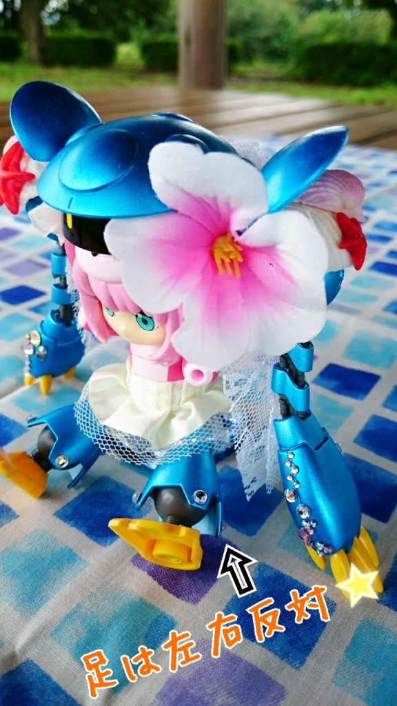 モモカプルの足を付けているのですが……そのまま付けただけだと、もの凄いガニ股に(ﾉд-｡)可愛くないっ！！ww……という事で、左右反対に。しかも前後も反対にする事でなんとか解消されましたww