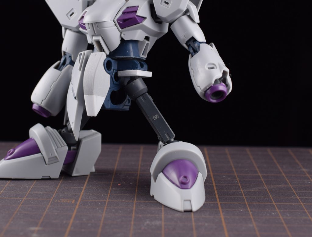 脚はボールデンを使った簡易フレーム構成です
膝はありません