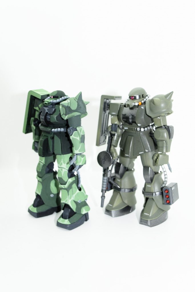 普通のザクと並べてみました🙂