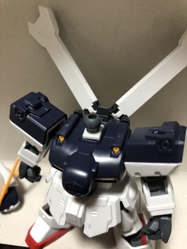首と胴体にプラ板を挟んで延長してます。首は5mm、胴体は10mmです。