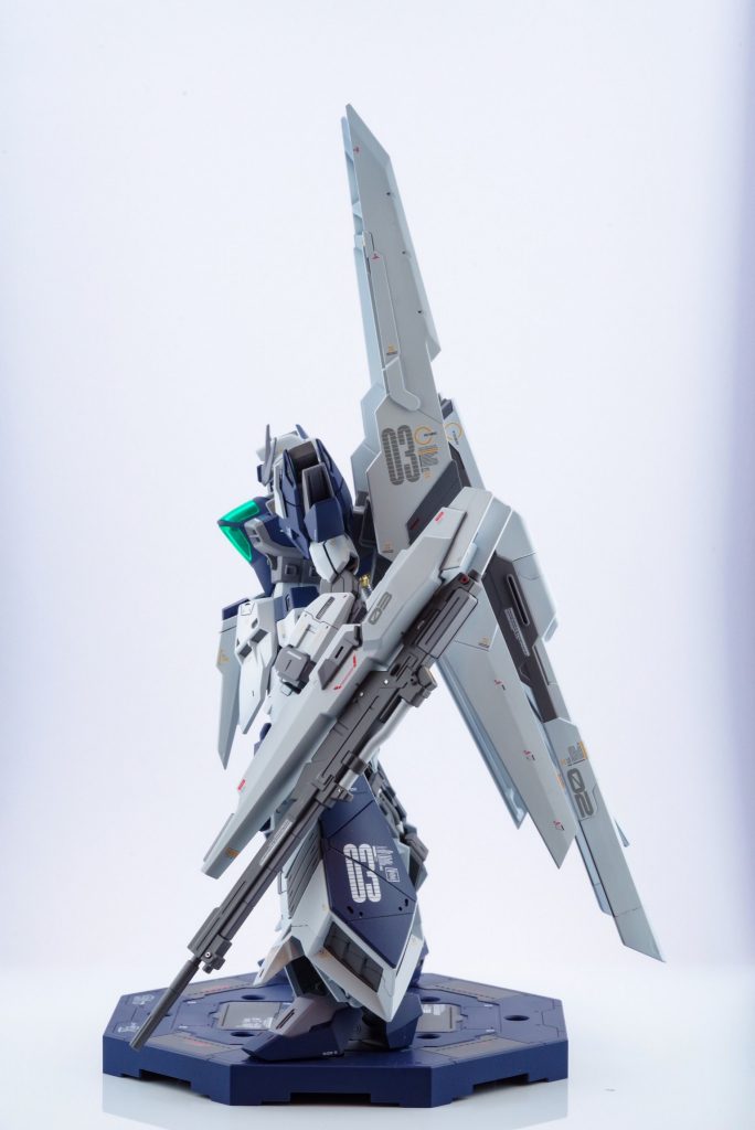 プロトタイプがコンセプトだったので、通常運用には向かない感をわざと出し、ディテールを少なめにし調整、カラーもうるさくならないように暗めのカラーでまとめました、