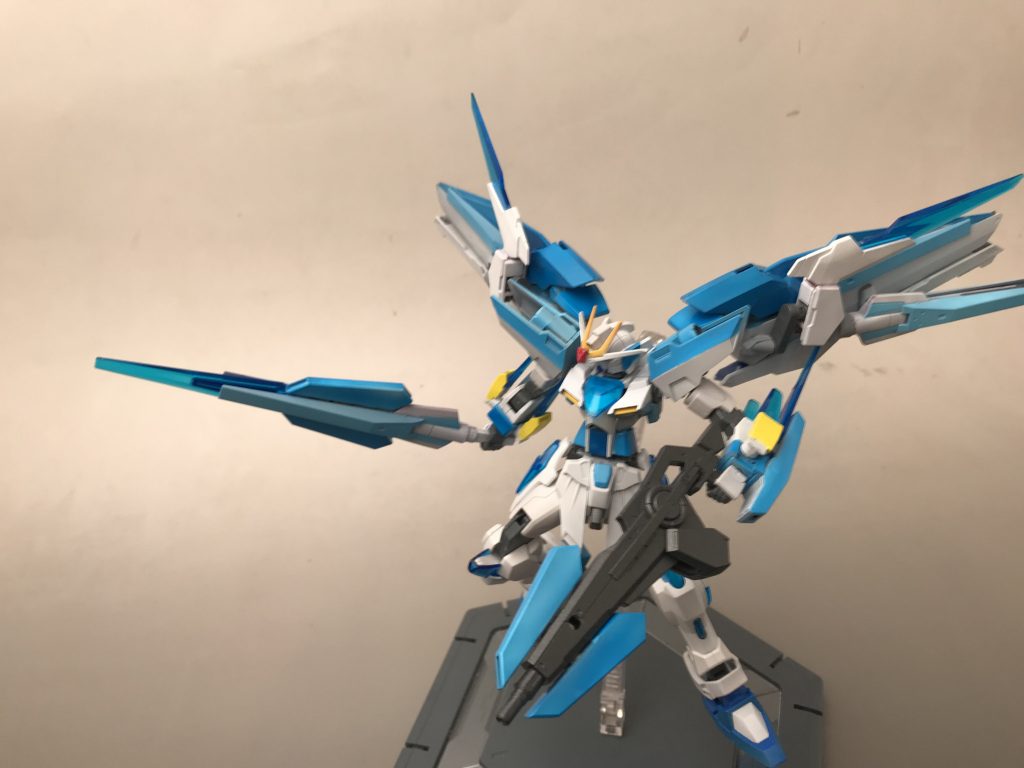 以前にはなかった新武装、大型ファンネルをベースにソードビット、ファンネル、サーベルが合体!グリッターソードになります!