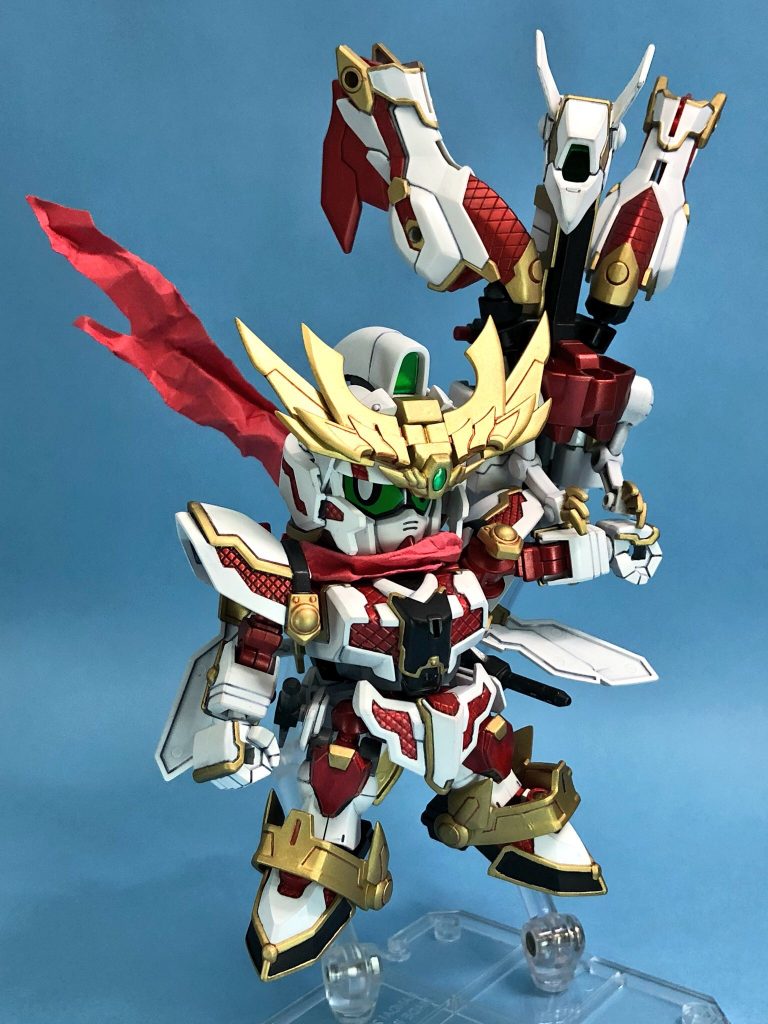 八鳥は翼接続部にボールデンジョイントを仕込み、脚はストライク劉備ガンダム付属の神器のものを使用。