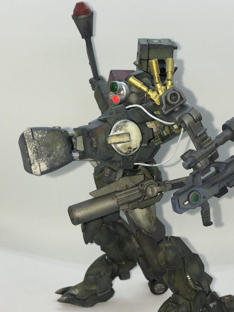 近接
アームパンチ後手榴弾を放り最高加速で離脱
この一連の流れこそが彼の必殺技
『アサルトコンバット』
である。
ソロプレイヤーである彼は時間制限の短い高難度ミッション以外ではあまり使う事は無いようだ。