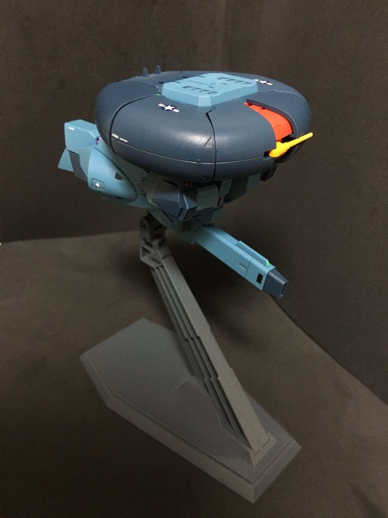 戦闘機形態。右手首の差し替えだけで完全変形できるのはすごい。