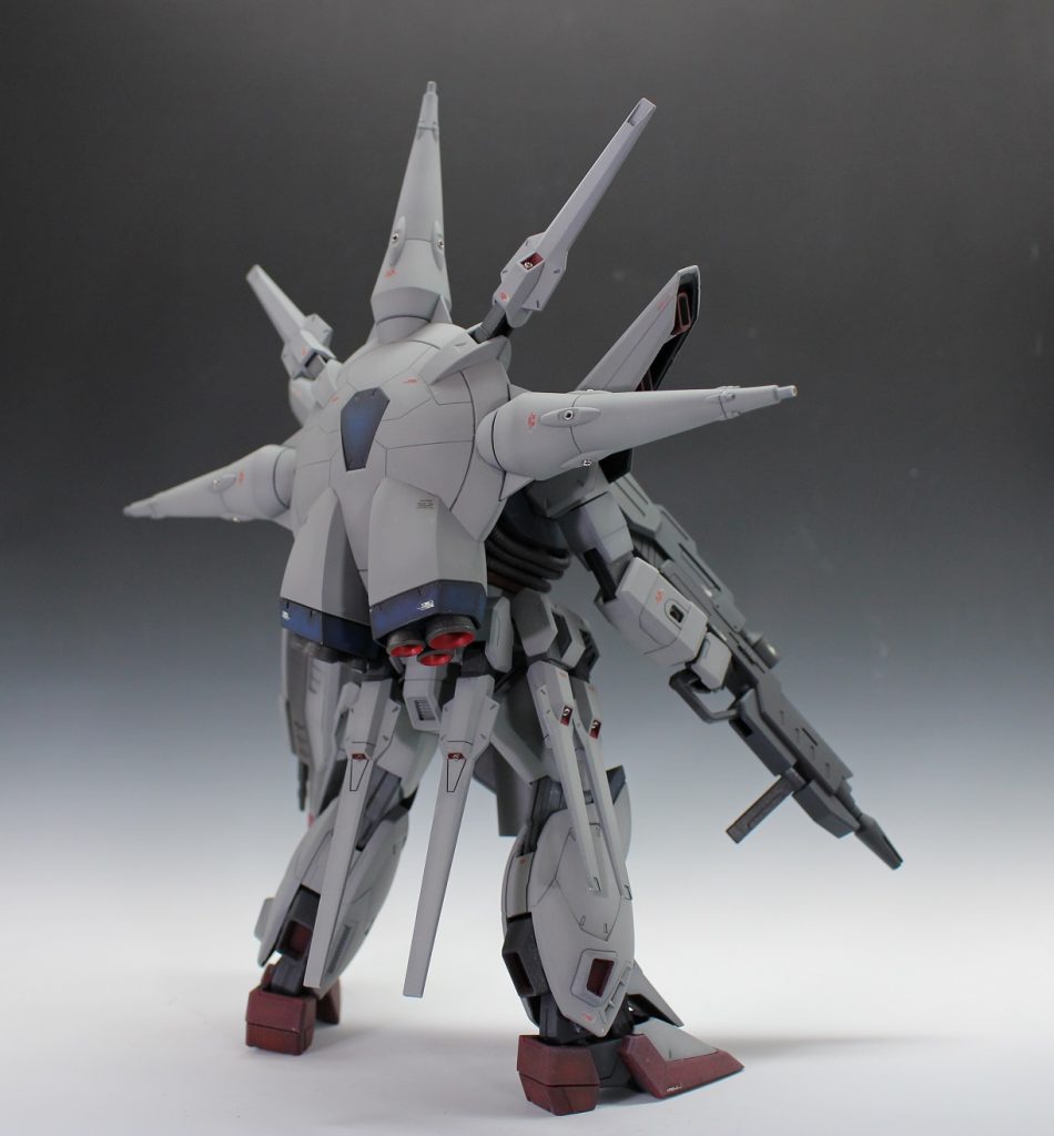 背負い物はスジ彫り追加で賑やかし