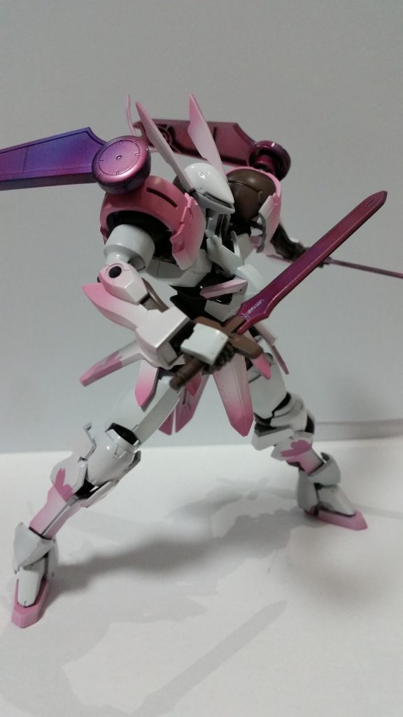 見えづらいですけど腰周りのヒラヒラはプラ板を足して華やかにしてます、この頃はプラ板工作も真面目にやろうとしてました