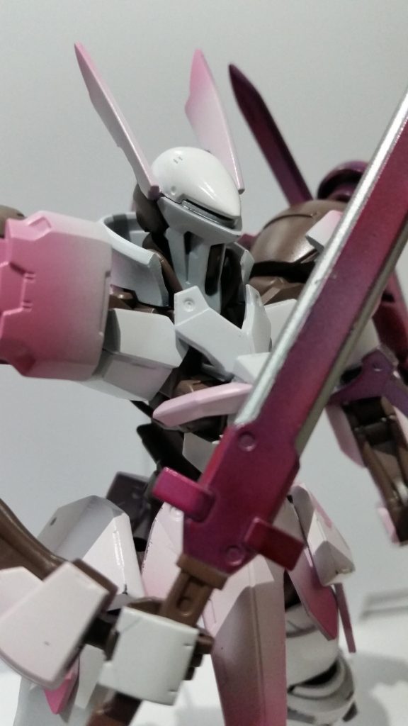 顔よく見るとバイザー着いてます