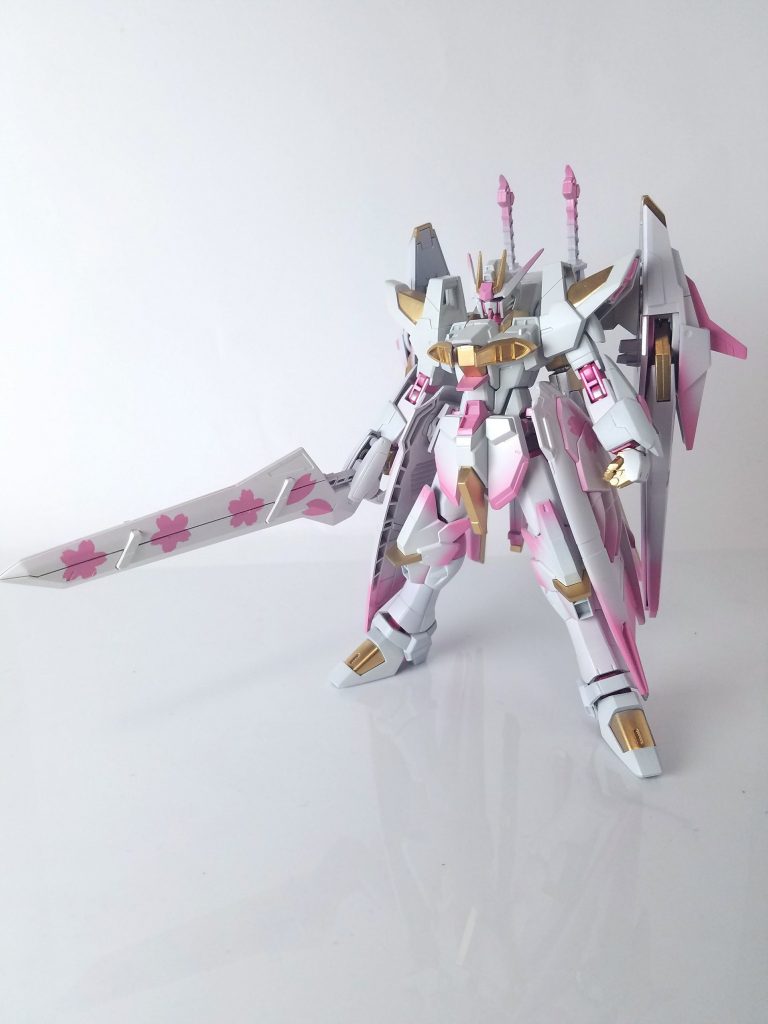 「桜フリーダム」アメイジングストフリ小改造、
ストフリベースなので金多めの配色にしたらコレジャナイ感が強くなった、、塗り直したい
