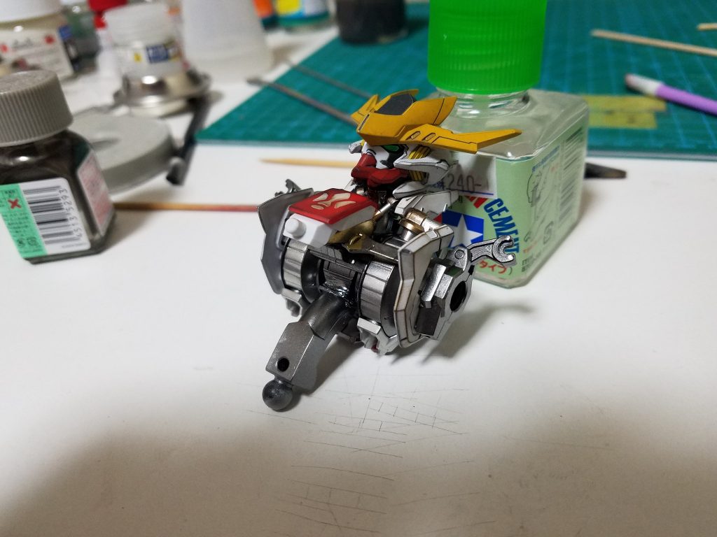 外装はしっかり表面処理 ガンダムフレームは見えそうなところとエイハブリアクターを表面処理 型ズレがひどくずいぶん手間がかかりました。