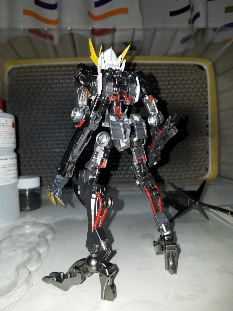 ガンダムフレームを各種メタリックカラーに、ターミネーターみたいで面白かったです。