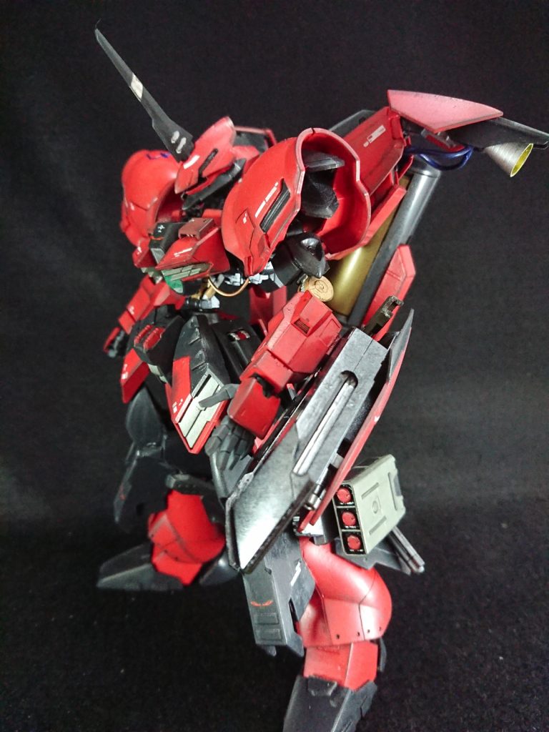 このアングルが一番好き
足は一見普通のガルリベですがフレームをほぼガンダムフレームにしてあるので可動域はかなり広め
