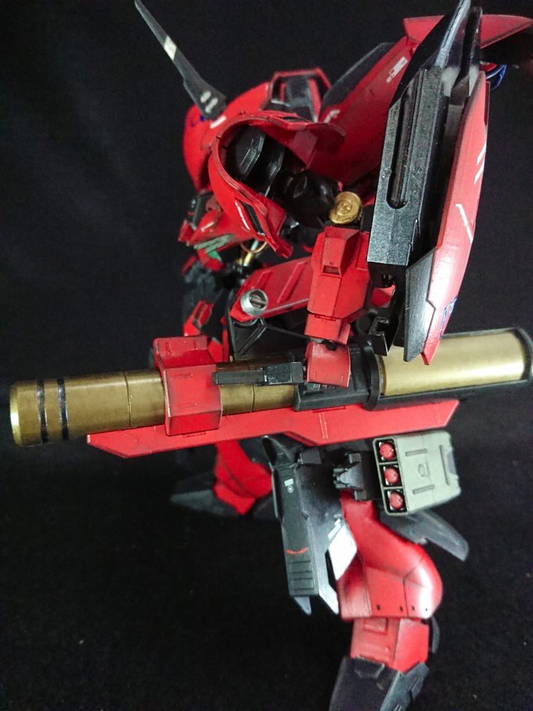 榴弾砲&脚部ミサイルランチャー
榴弾砲はバルバトスの滑空砲のようにバックパックから脇に抱える仕様にしました。